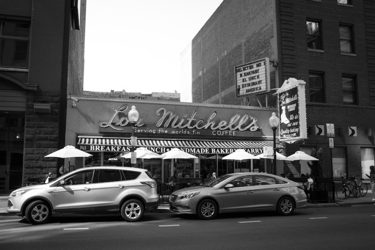 lou-mitchells-2
