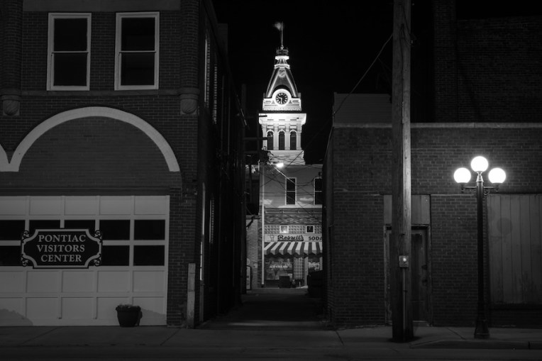 20 pontiac-at-nite-04