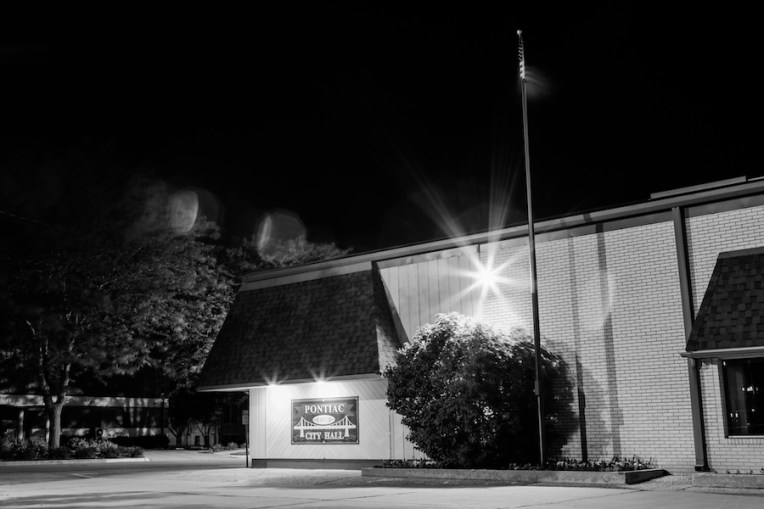 3 Pontiac-at-nite-01