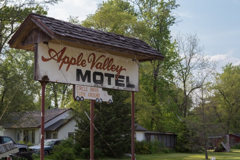 21-motel-sign