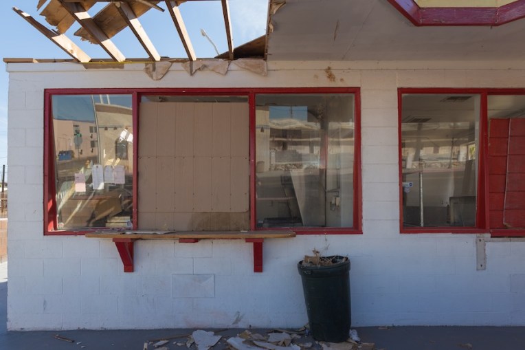 27 needles-burger-hut-3