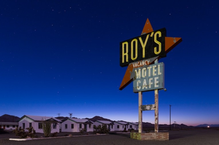 14 roys-amboy-night